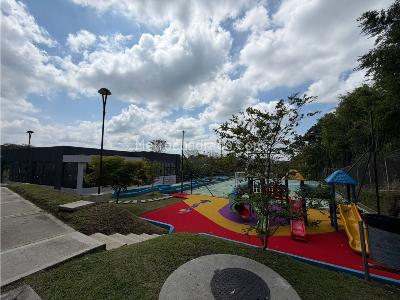 Casa de 3 alcobas en venta en Cerritos, Pereira, 168 m² · foto 13 de 13
