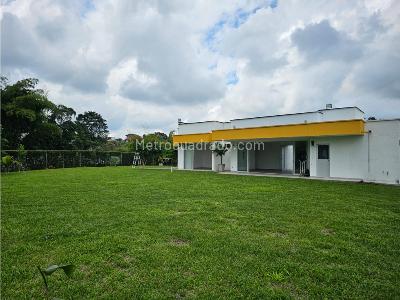 Casa de 5 alcobas en venta en Via Armenia Pereira, Pereira, 1700 m² · foto 2 de 20