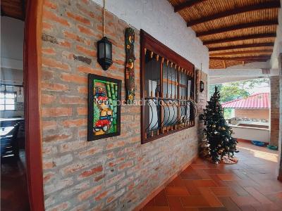 Casa de 5 alcobas en venta en Via Armenia Pereira, Pereira, 1550 m² · foto 2 de 19