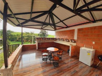 Casa de 5 alcobas en venta en Via Armenia Pereira, Pereira, 1550 m² · foto 4 de 19