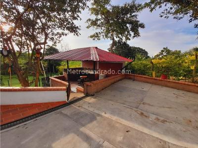 Casa de 5 alcobas en venta en Via Armenia Pereira, Pereira, 1550 m² · foto 5 de 19