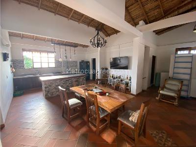 Casa de 5 alcobas en venta en Via Armenia Pereira, Pereira, 1550 m² · foto 8 de 19