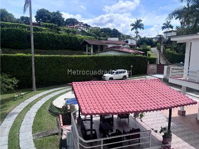Casa de 5 alcobas en venta en Pueblito Cafetero Pereira, Pereira, 1000 m² · foto 2 de 20