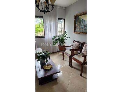 Casa de 5 alcobas en venta en Avenida 30 De Agosto Del Cafe, Pereira, 700 m² · foto 6 de 13