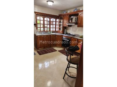 Casa de 5 alcobas en venta en Avenida 30 De Agosto Del Cafe, Pereira, 700 m² · foto 8 de 13