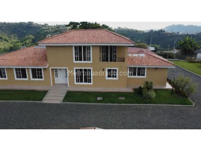 Casa de 5 alcobas en venta en Via Armenia Pereira, Pereira · foto 2 de 13
