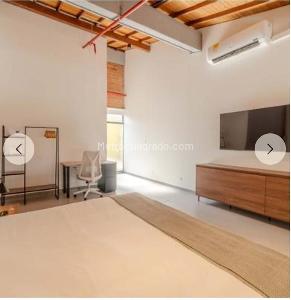 Apartamento de 1 alcoba en venta en Laureles La Castellana, Medellín, 81 m² · foto 2 de 8