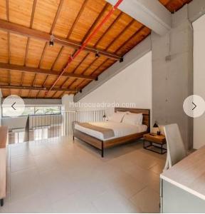 Apartamento de 1 alcoba en venta en Laureles La Castellana, Medellín, 81 m² · foto 3 de 8