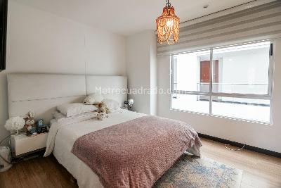 Apartamento de 2 alcobas en venta en Chico San Patricio, Bogotá, 92 m² · foto 12 de 19