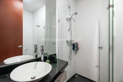 Apartamento de 2 alcobas en venta en Chico San Patricio, Bogotá, 92 m² · foto 13 de 19