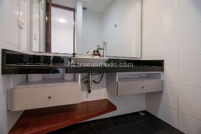 Apartamento de 2 alcobas en venta en Chico San Patricio, Bogotá, 92 m² · foto 7 de 19