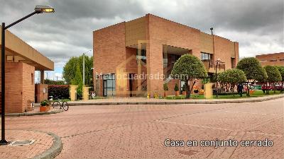 Casa de 3 alcobas en venta en Mora Verde Etapa 1, Bogotá, 175 m² · foto 2 de 19
