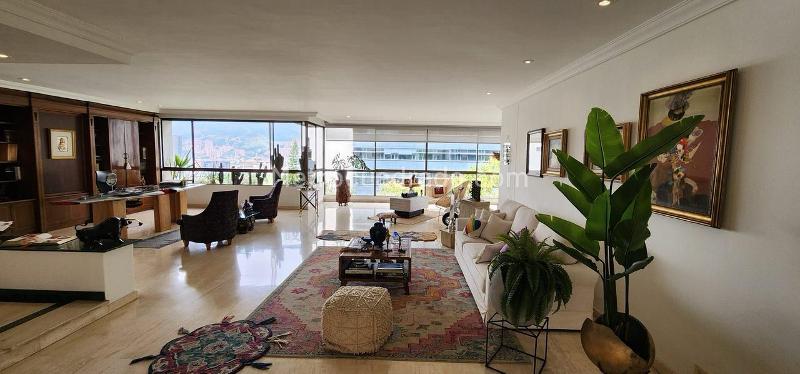 Luxurious 4BR Apartment in Milla de Oro
