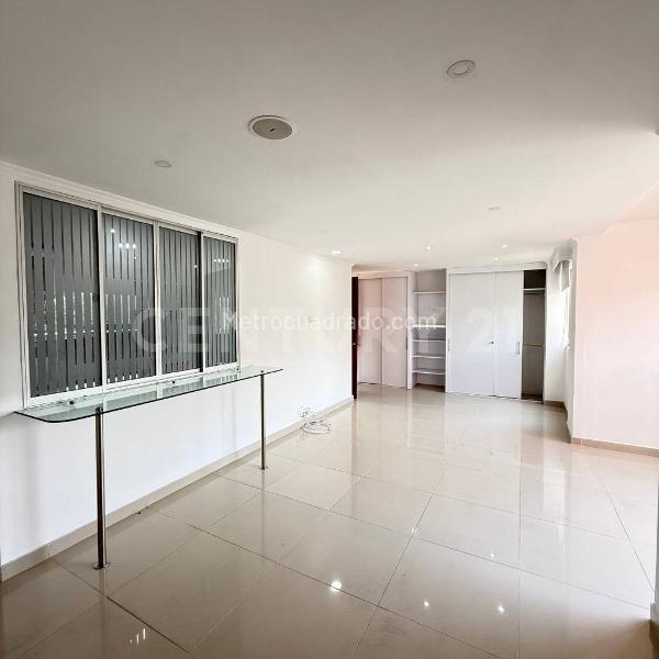 Apartamento Amplio de 3 Alcobas con Piscina en Laureles Estadio - 2