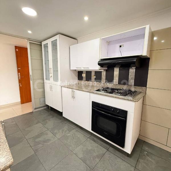 Apartamento Amplio de 3 Alcobas con Piscina en Laureles Estadio - 4