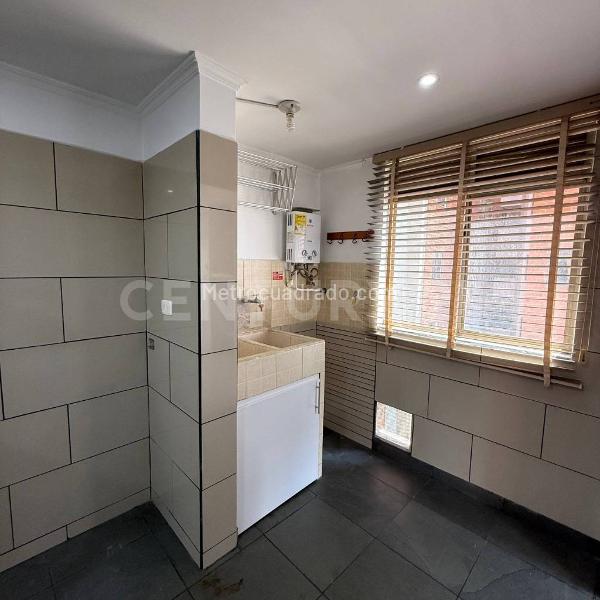 Apartamento Amplio de 3 Alcobas con Piscina en Laureles Estadio - 9