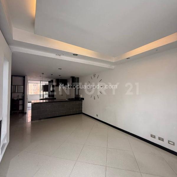 Apartamento Amplio de 2 Alcobas en Laureles con Balcón - 2