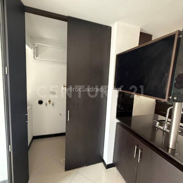 Apartamento Amplio de 2 Alcobas en Laureles con Balcón - 5