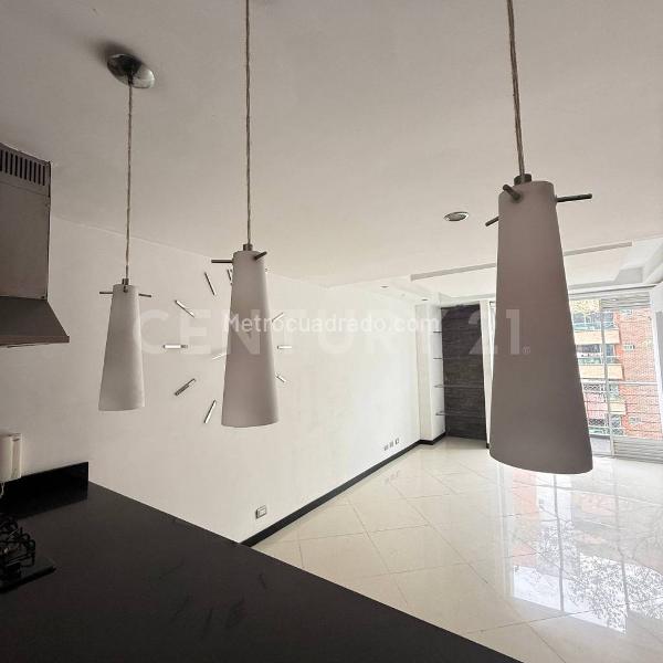 Apartamento Amplio de 2 Alcobas en Laureles con Balcón - 7