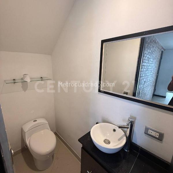 Apartamento Amplio de 2 Alcobas en Laureles con Balcón - 9