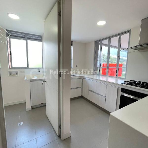 Spacious 2BR Apartment with Balcony in El Poblado - 6