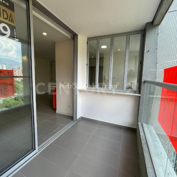 Spacious 2BR Apartment with Balcony in El Poblado - 8