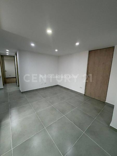 Premium 2BR Apartment with Balcony in Monteflor Azalea, Sabaneta - 3