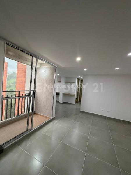 Premium 2BR Apartment with Balcony in Monteflor Azalea, Sabaneta - 4