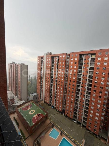 Premium 2BR Apartment with Balcony in Monteflor Azalea, Sabaneta - 5