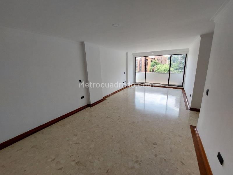 Spacious 3-Bedroom Apartment in El Poblado