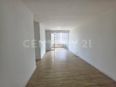 Apartamento en arriendo en El Poblado, Medellín · foto 2 de 20
