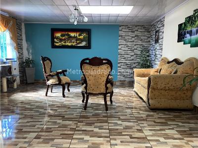 Casa de 4 alcobas en venta en La Francia/ Atardeceres, Manizales, 1162 m² · foto 3 de 20