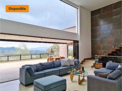 Casa de 4 alcobas en venta en Loma Del Escobero, Envigado, 700 m² · foto 2 de 20