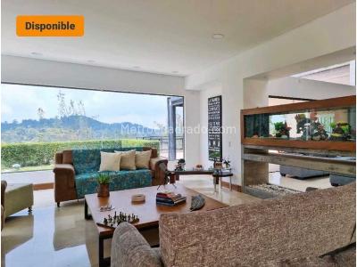 Casa de 4 alcobas en venta en Loma Del Escobero, Envigado, 700 m² · foto 3 de 20