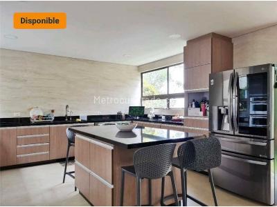 Casa de 4 alcobas en venta en Loma Del Escobero, Envigado, 700 m² · foto 8 de 20