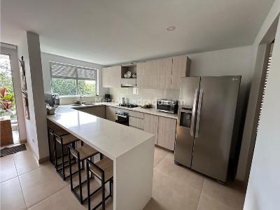 Apartamento en venta en Pinares, Pereira · foto 3 de 7