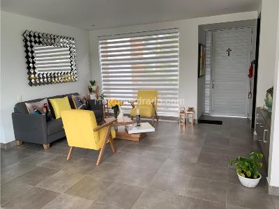 Casa de 5 alcobas en venta en Pueblito Cafetero, Pereira, 400 m² · foto 2 de 15