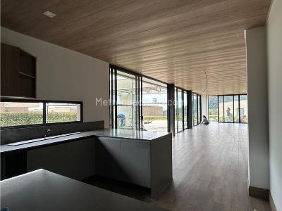 Casa de 3 alcobas en venta en Alto De Palmas, Medellín, 500 m² · foto 6 de 11
