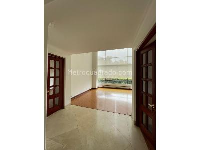 Casa de 5 alcobas en venta en Country Club, Bogotá, 317 m² · foto 2 de 20