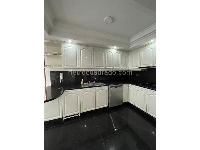 Casa de 5 alcobas en venta en Country Club, Bogotá, 317 m² · foto 7 de 20
