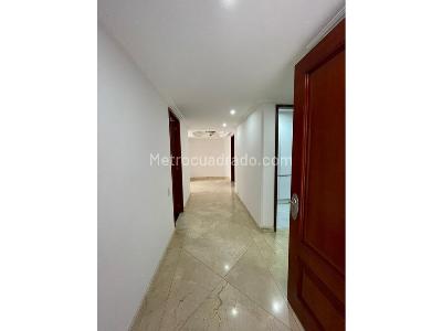 Casa de 5 alcobas en venta en Country Club, Bogotá, 317 m² · foto 8 de 20
