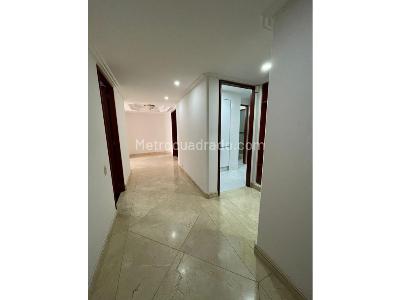 Casa de 5 alcobas en venta en Country Club, Bogotá, 317 m² · foto 14 de 20