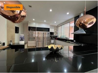 Casa de 5 alcobas en venta en Las Palmas, Medellín, 680 m² · foto 9 de 20