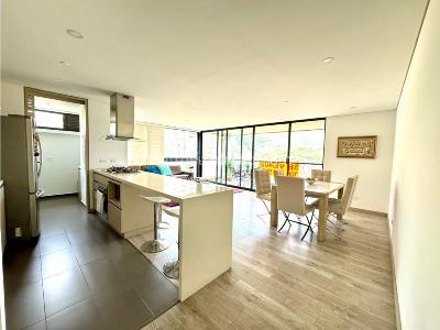 Apartamento en venta en El Poblado, Medellín · foto 2 de 13