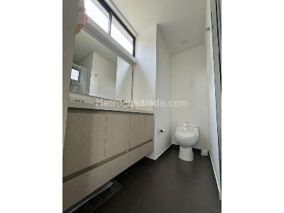 Apartamento en venta en El Poblado, Medellín · foto 8 de 13
