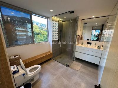 Apartamento de 2 alcobas en venta en El Poblado, Medellín, 81 m² · foto 12 de 20