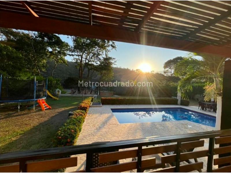 5BR Country House in Sopetran (2000 m²) for Sale - 3