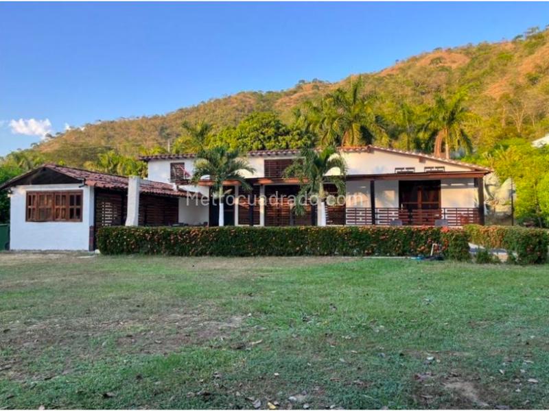 5BR Country House in Sopetran (2000 m²) for Sale - 4