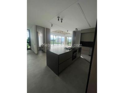 Apartamento de 3 alcobas en venta en El Campestre Poblado, Medellín, 218 m² · foto 2 de 16
