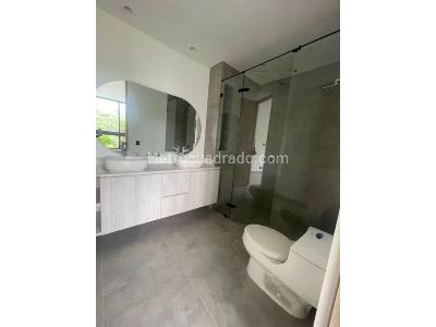 Apartamento de 3 alcobas en venta en El Campestre Poblado, Medellín, 218 m² · foto 13 de 16